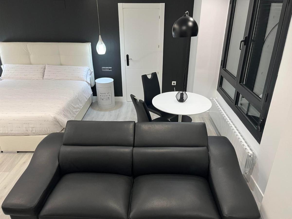 Black And White Suite "La Marinera" กาสโตร-อูร์เดียเลส ภายนอก รูปภาพ