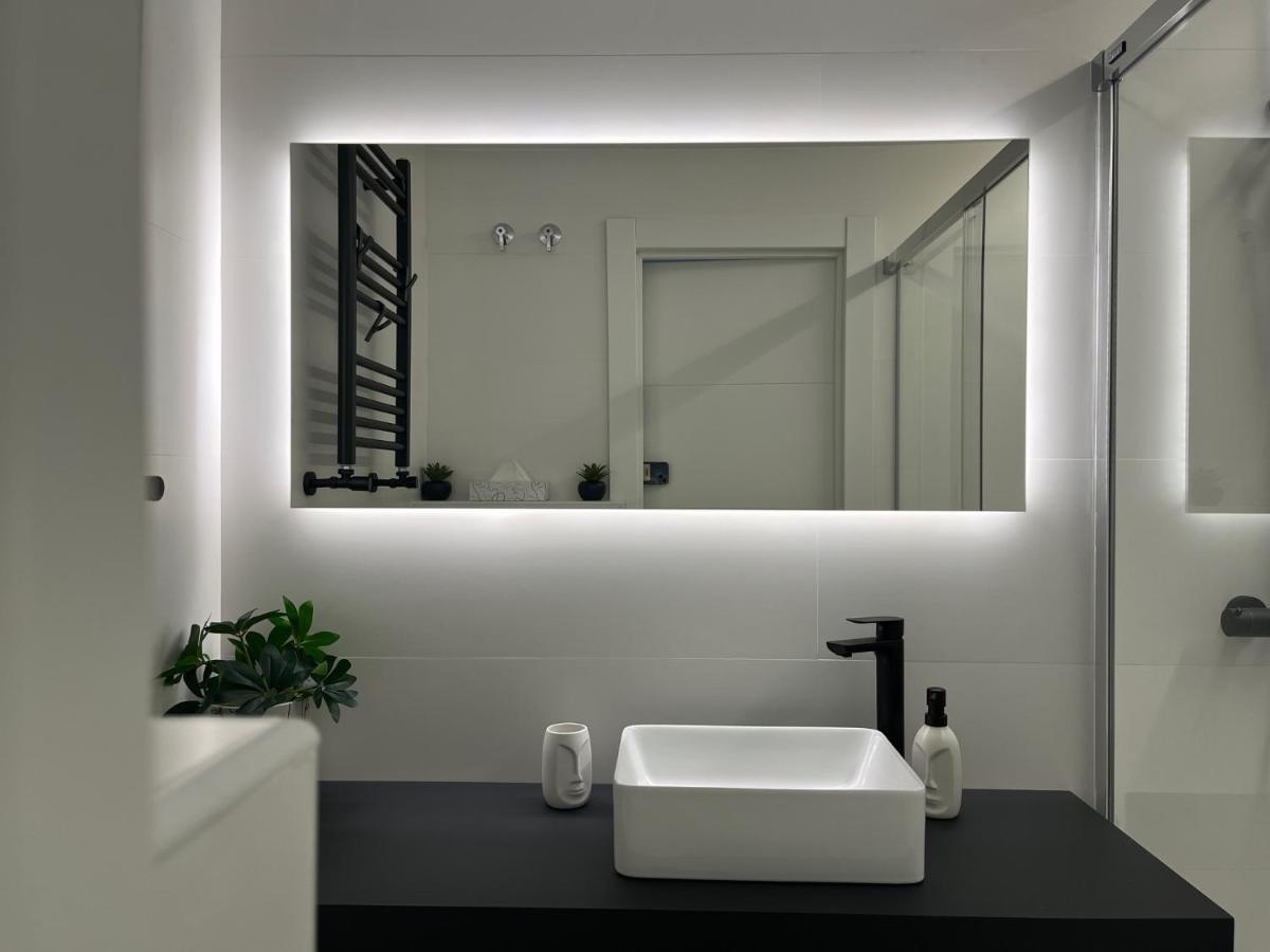 Black And White Suite "La Marinera" กาสโตร-อูร์เดียเลส ภายนอก รูปภาพ