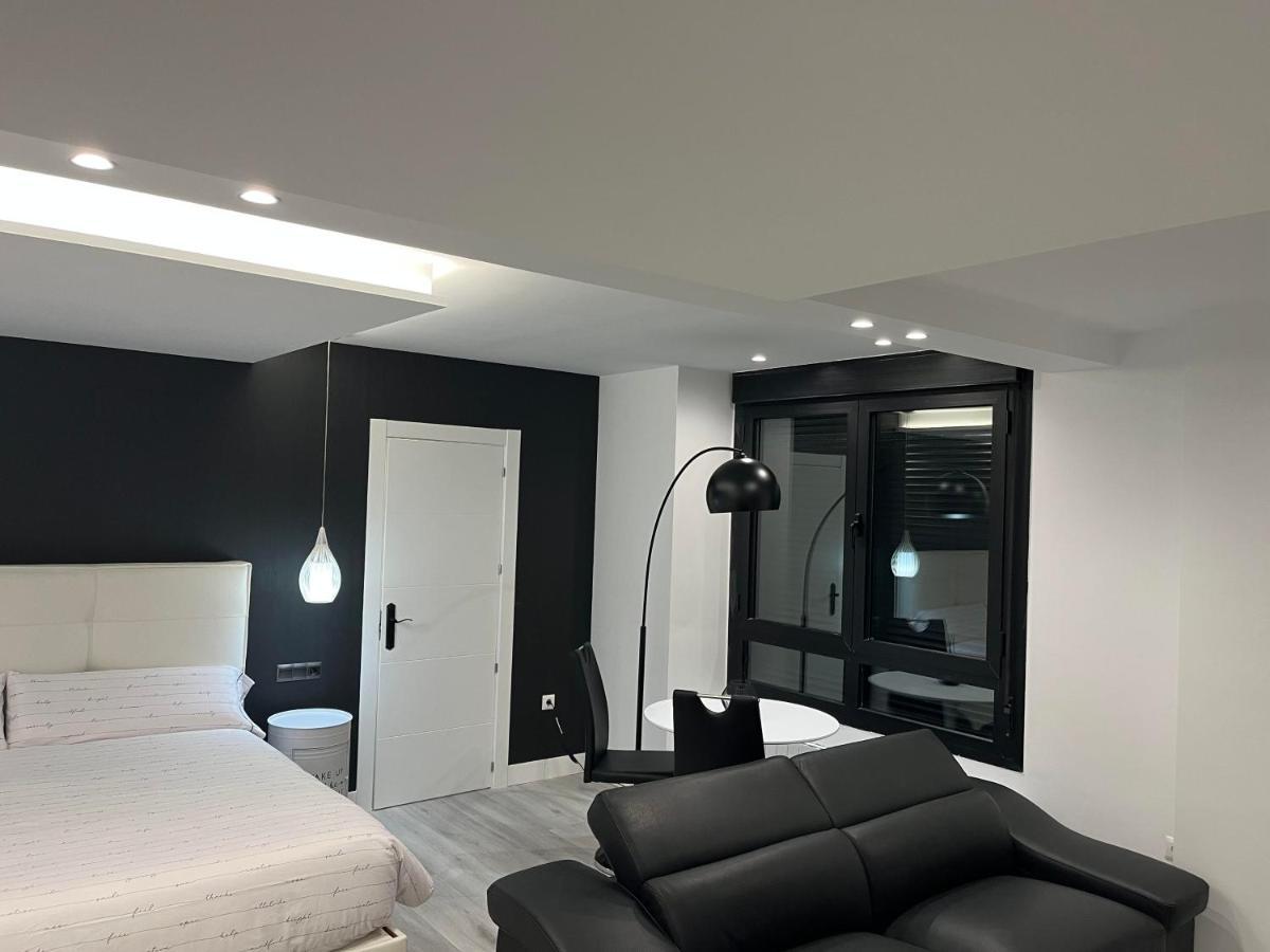 Black And White Suite "La Marinera" กาสโตร-อูร์เดียเลส ภายนอก รูปภาพ