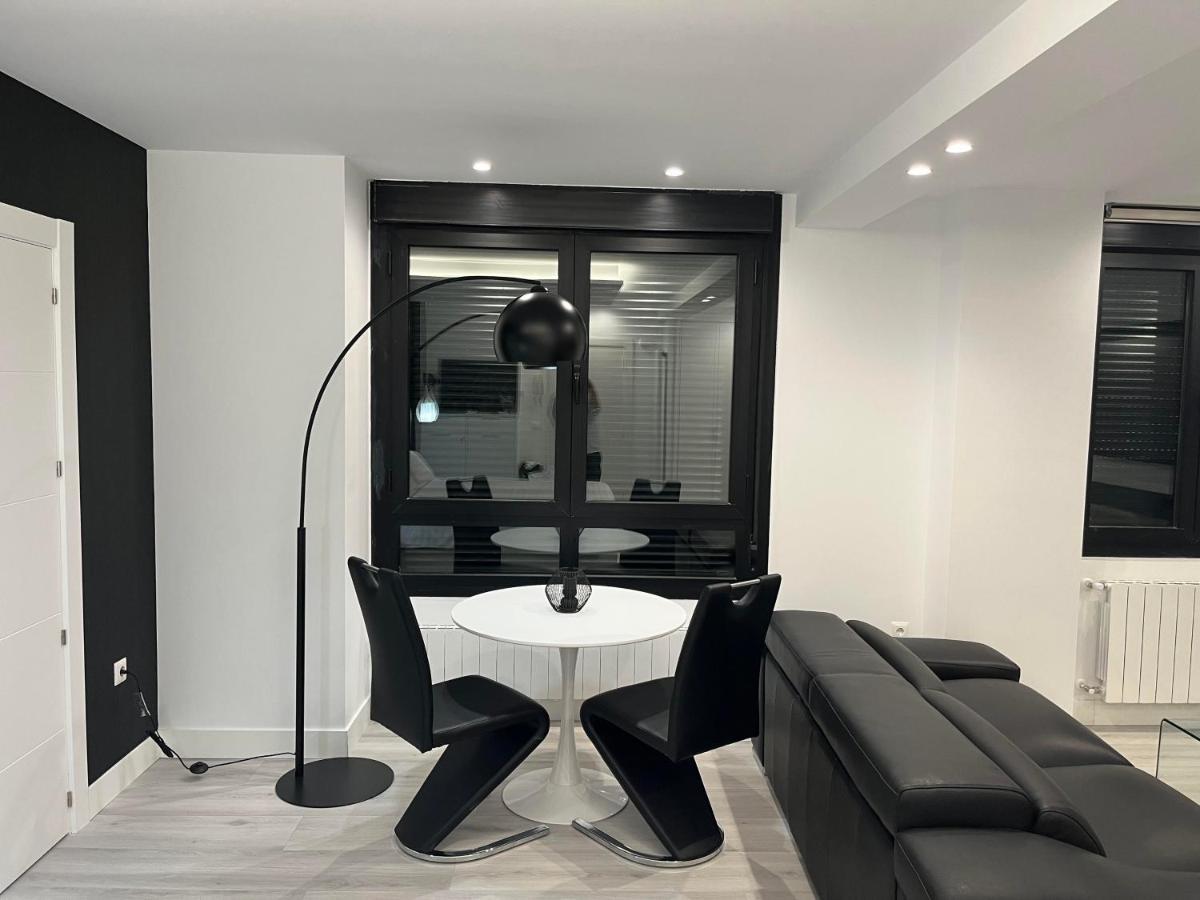 Black And White Suite "La Marinera" กาสโตร-อูร์เดียเลส ภายนอก รูปภาพ