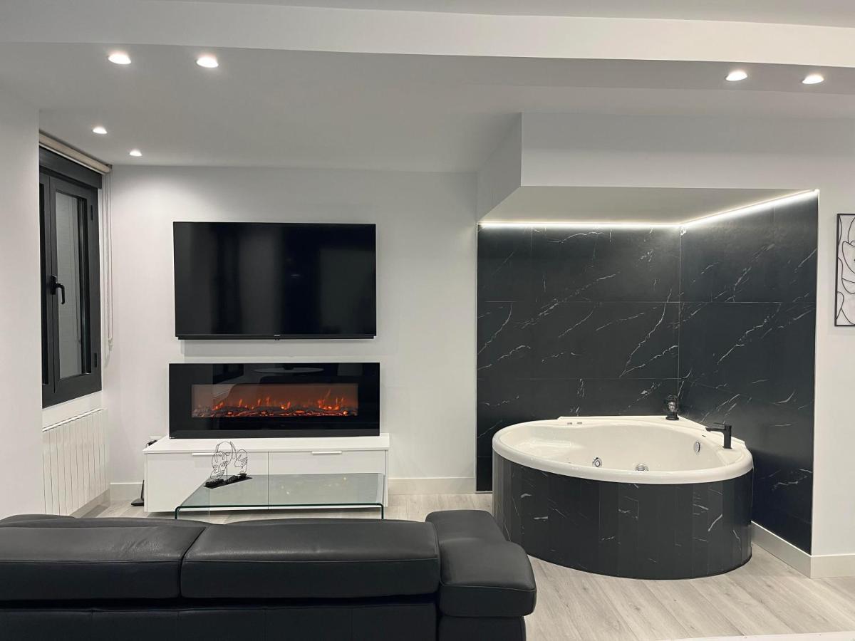 Black And White Suite "La Marinera" กาสโตร-อูร์เดียเลส ภายนอก รูปภาพ